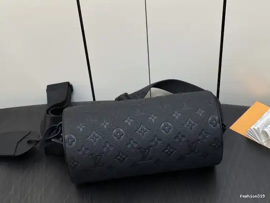 LOUIS Soft VUITTON PM Polochon 0330